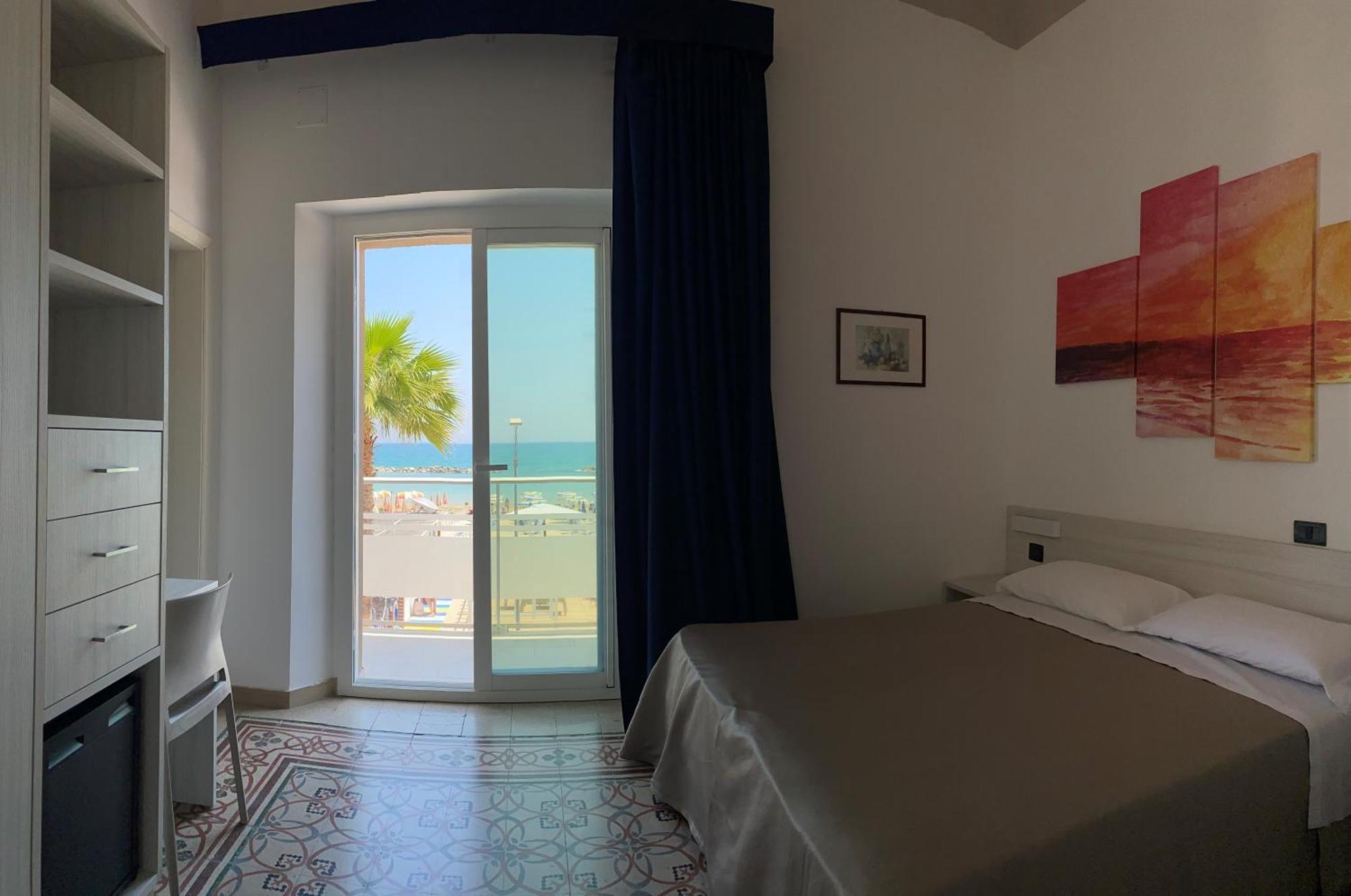 Hotel Ideal 滨海库普拉 外观 照片