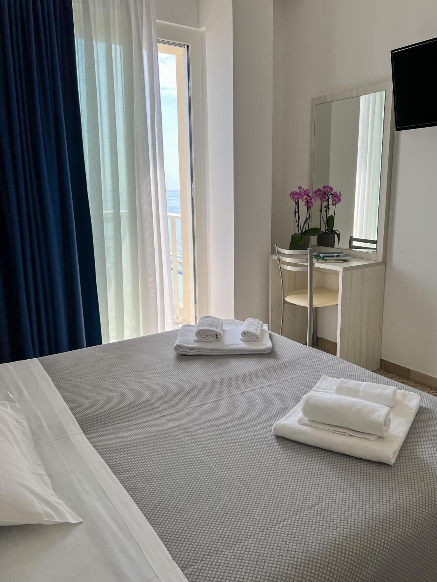 Hotel Ideal 滨海库普拉 外观 照片