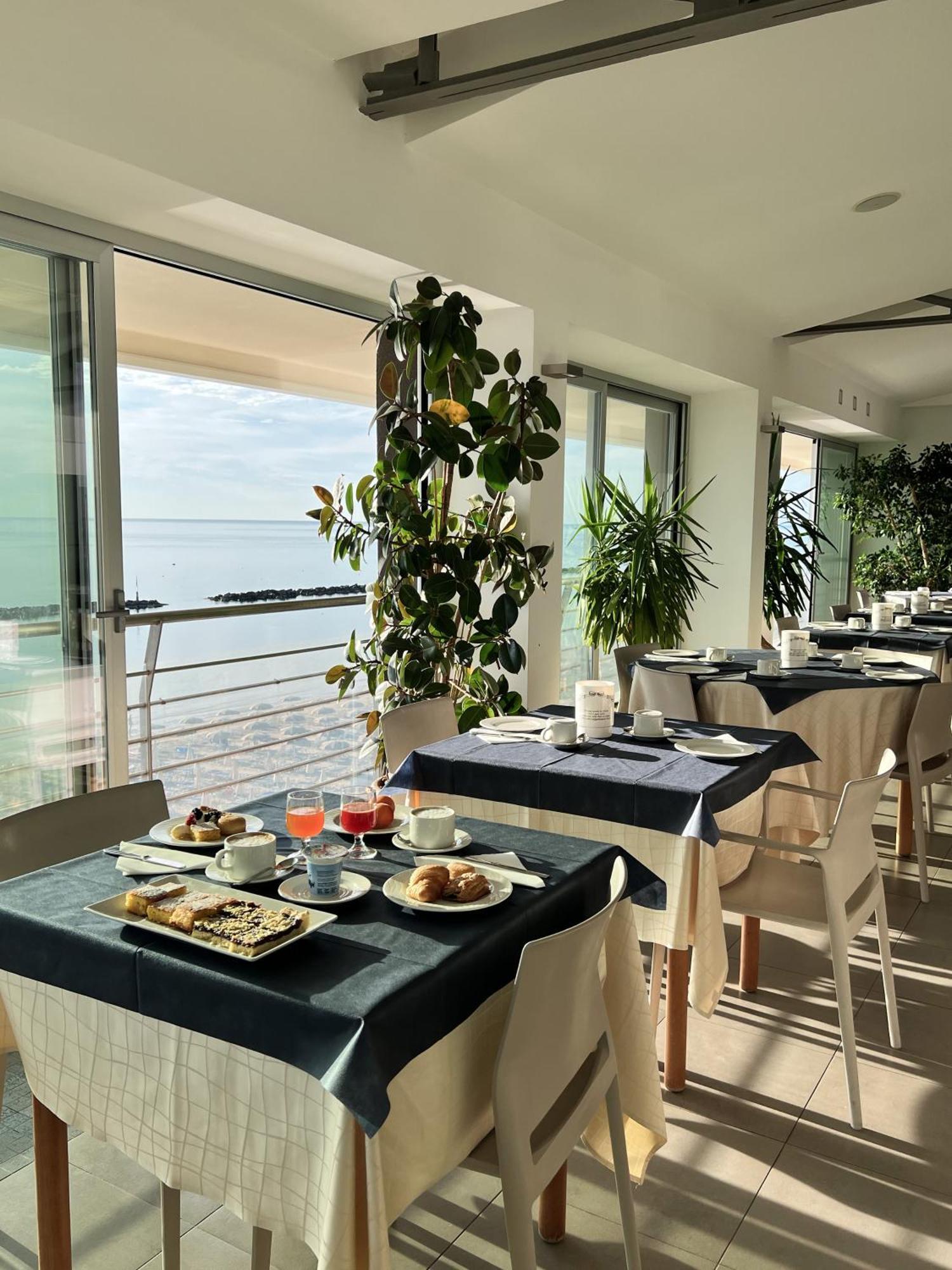 Hotel Ideal 滨海库普拉 外观 照片